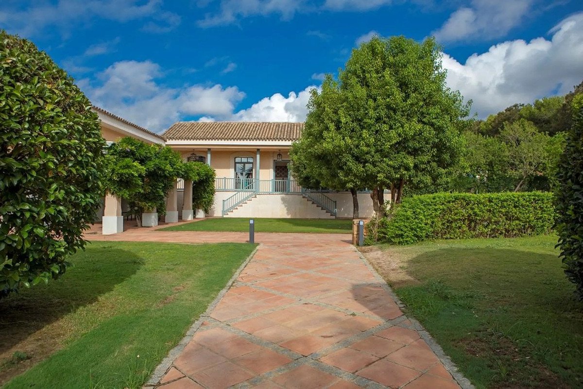 9 Bed Detached Villa in Sotogrande in Sotogrande — Detached Villa