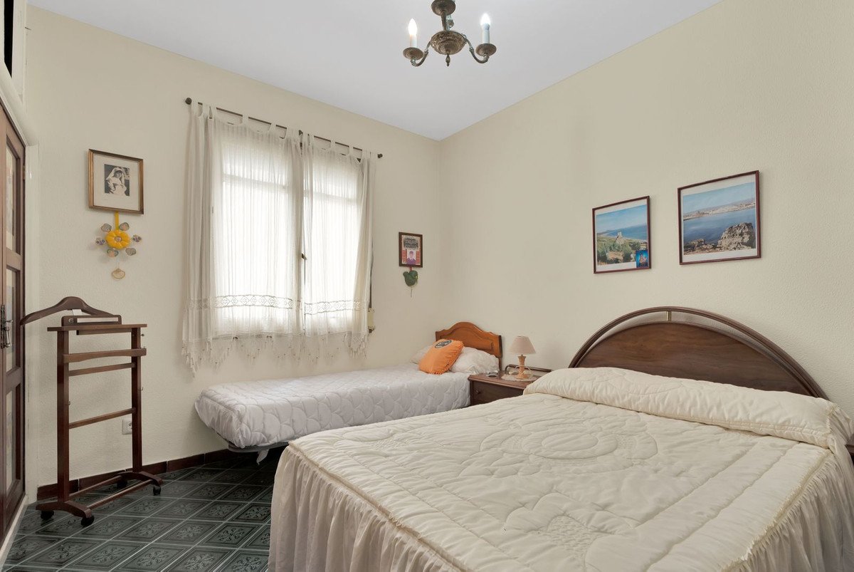 9 Bed City Palace in Tarifa في Tarifa, 
