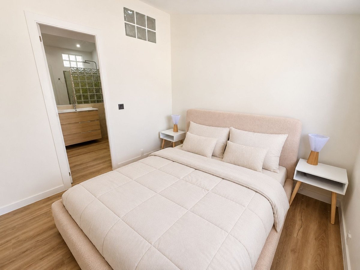 1 Bed Top Floor Apartment in The Golden Mile in The Golden Mile — Apartment