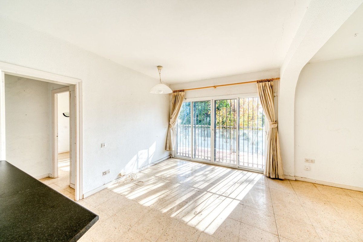 2 Bed Middle Floor Apartment in The Golden Mile in The Golden Mile — Apartment