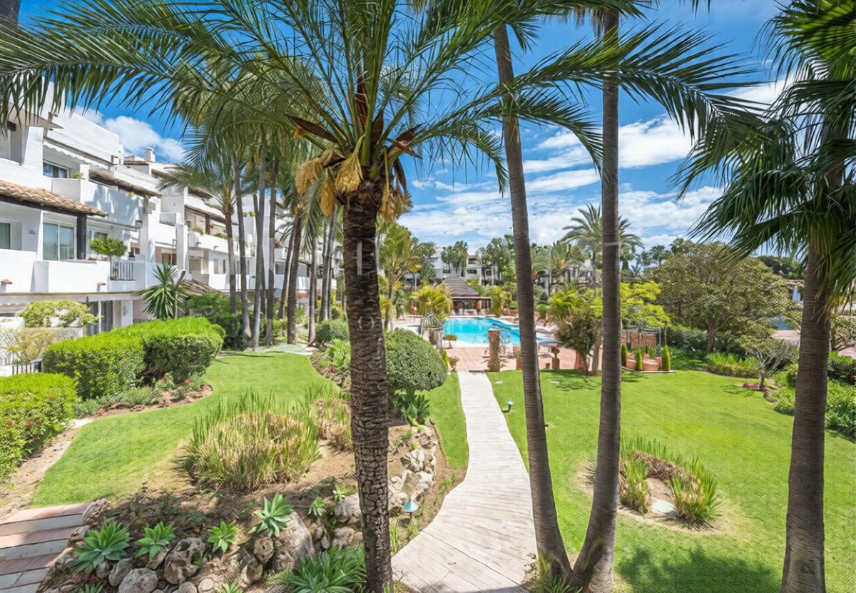 3 Bed Middle Floor Apartment in The Golden Mile in The Golden Mile, Apartment