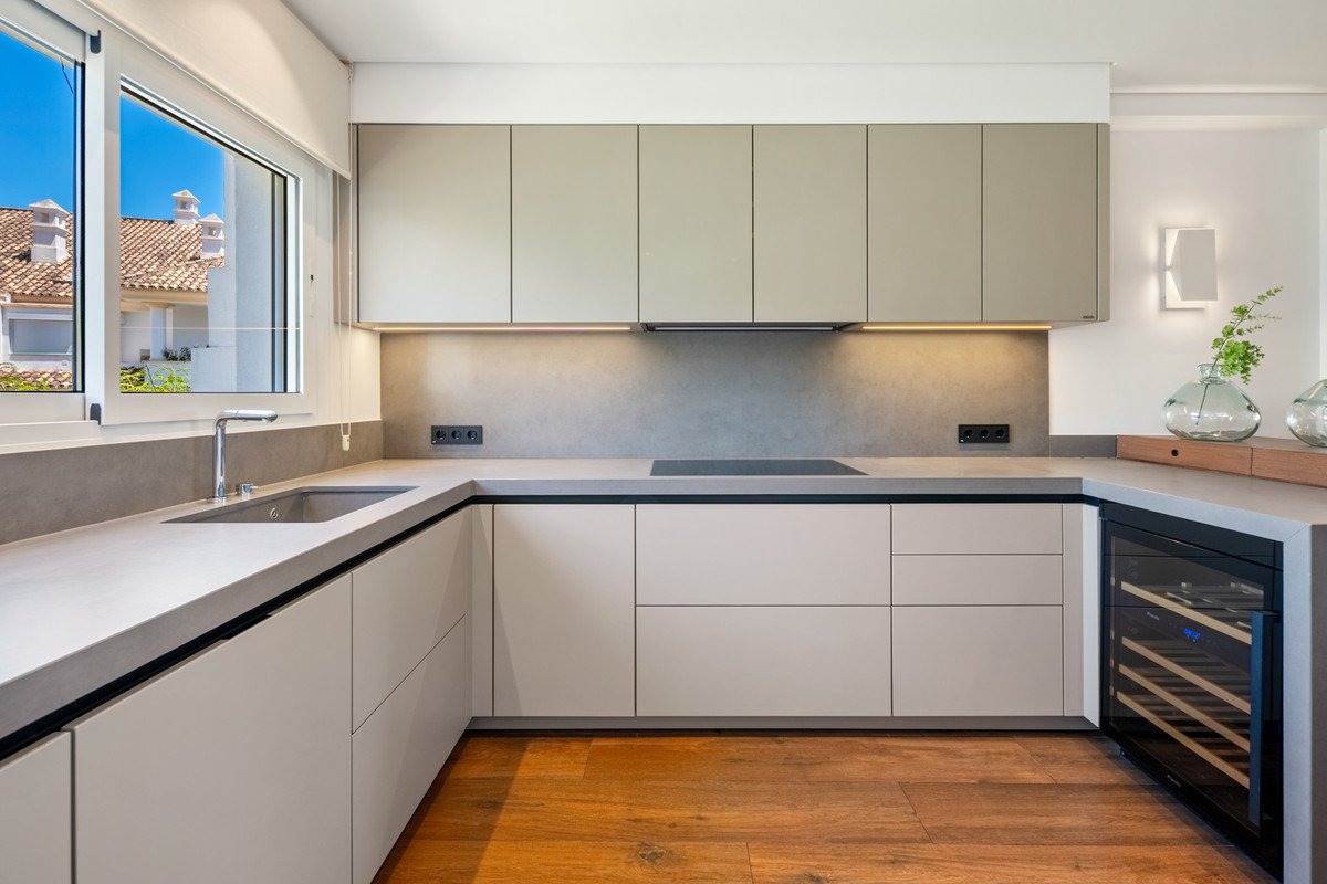 3 Bed Middle Floor Apartment in The Golden Mile in The Golden Mile, Apartment