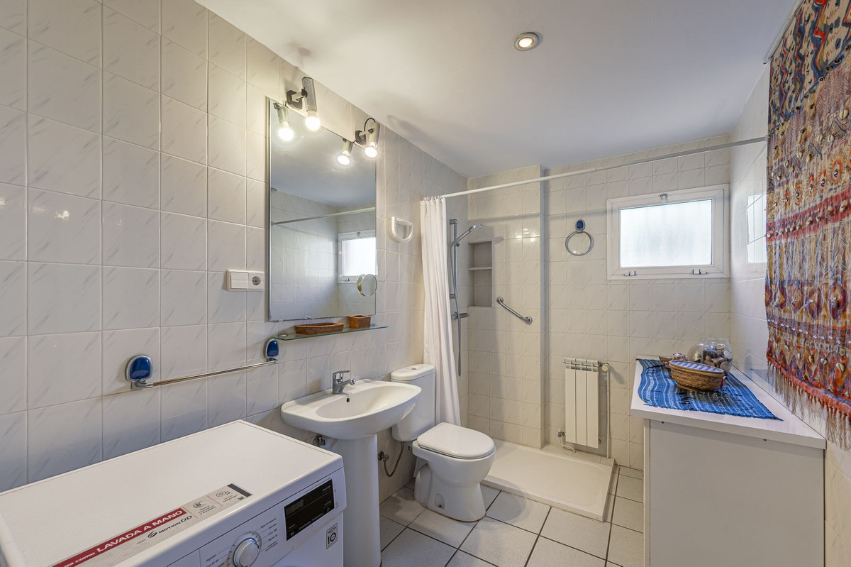 4 Bed Detached Villa in The Golden Mile في The Golden Mile — فيلا منفصلة