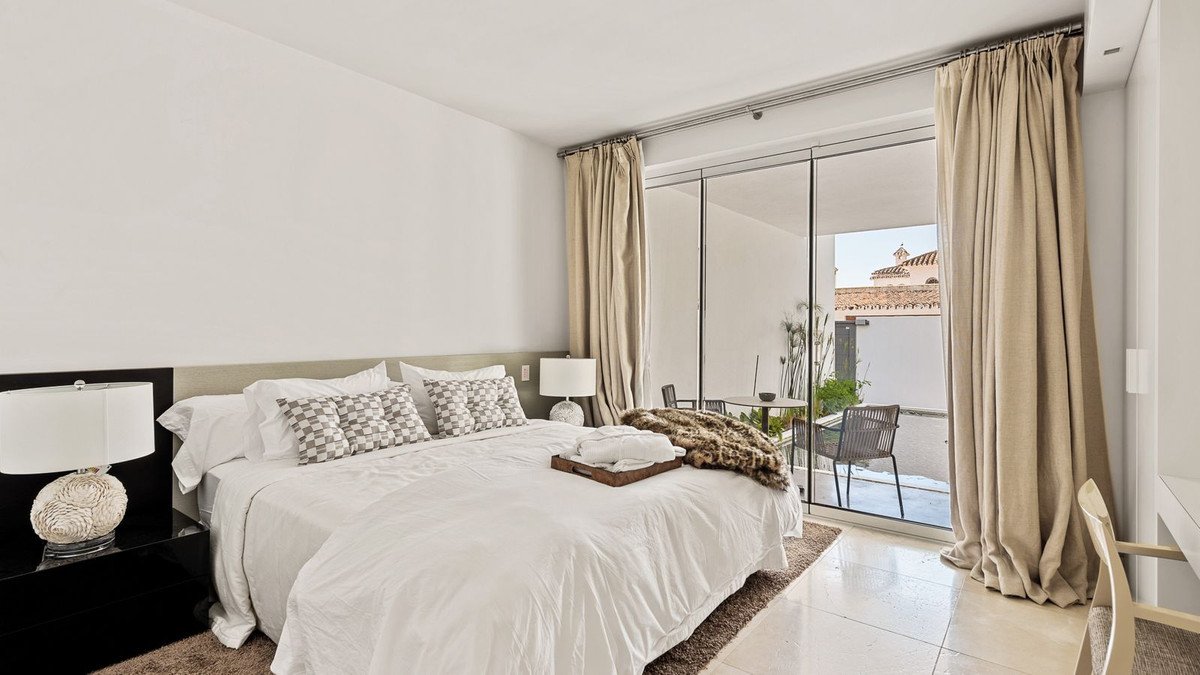 4 Bed Detached Villa in The Golden Mile في The Golden Mile — فيلا مستقلة