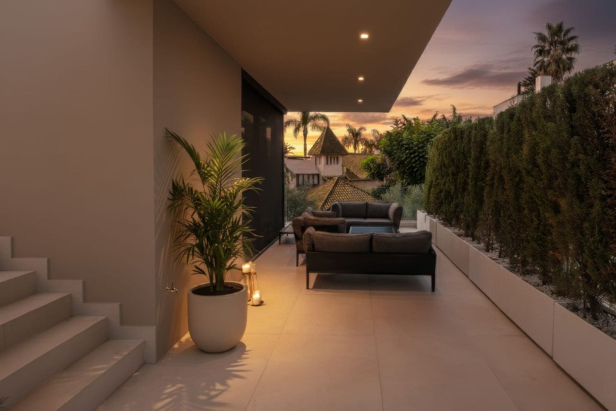 5 Bed Detached Villa in The Golden Mile in The Golden Mile, Detached Villa