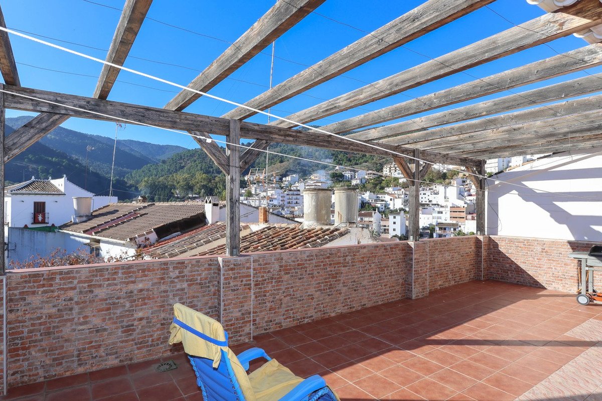 6 Bed Bed and Breakfast in Tolox