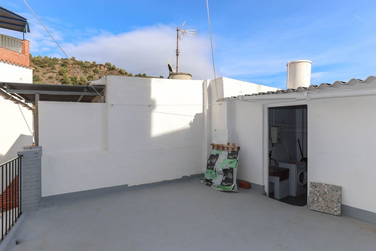 6 Bed Townhouse in Tolox in Tolox — Townhouse
