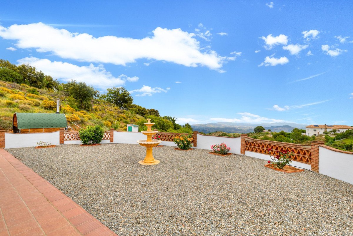 4 Bed Detached Villa in Tolox in Tolox, Detached Villa
