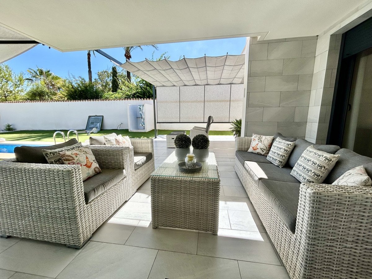 3 Bed Erillinen huvila in Los Urrutias