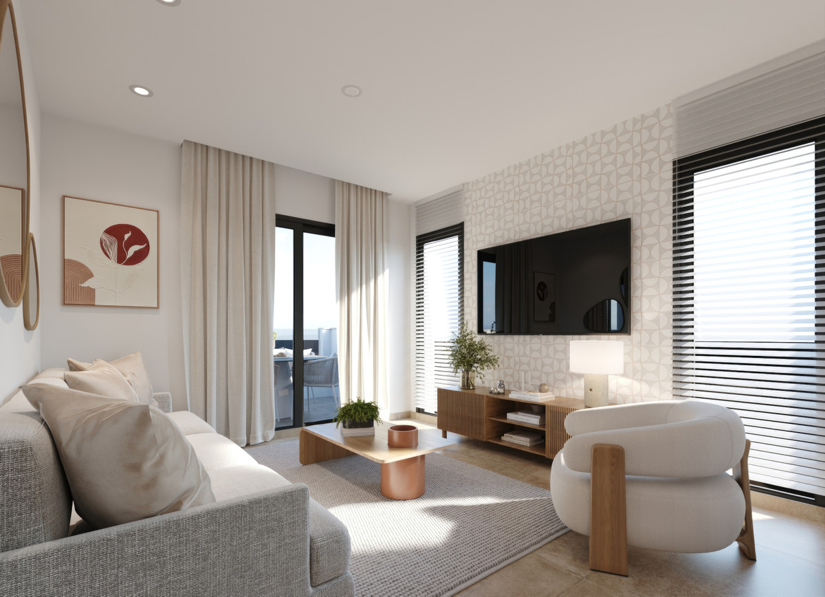 Moderne woonkamer interieur met tv, bank en fauteuil.