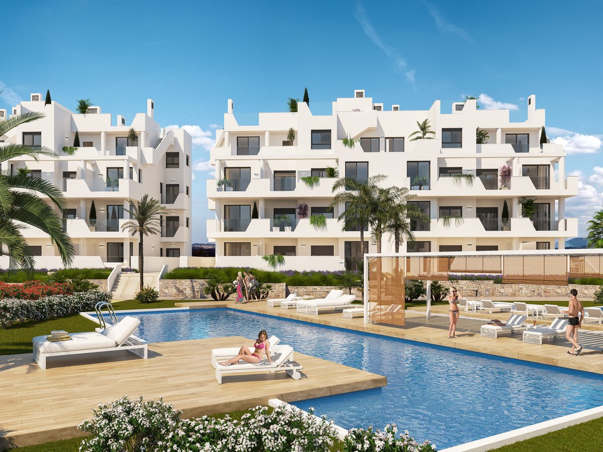 2 Bed New Development in Santa Rosalia Lake and Life Resort في Santa Rosalia Lake and Life Resort, New Development