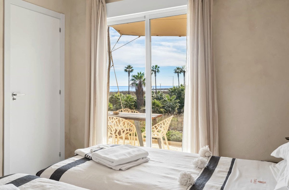 12 Bed Hotel in Torreguadiaro in Torreguadiaro, Hotel