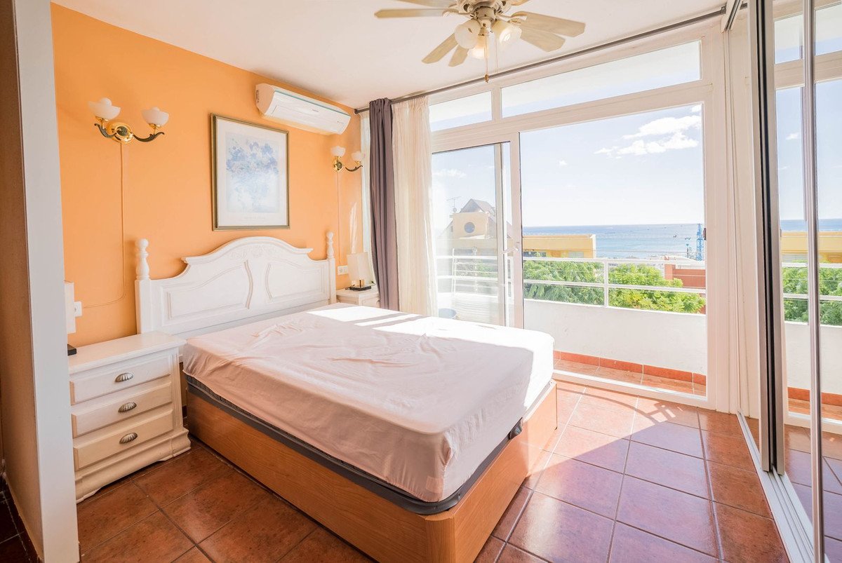 1 Bed شقة في الطابق الأوسط in Torremolinos في Torremolinos, شقة