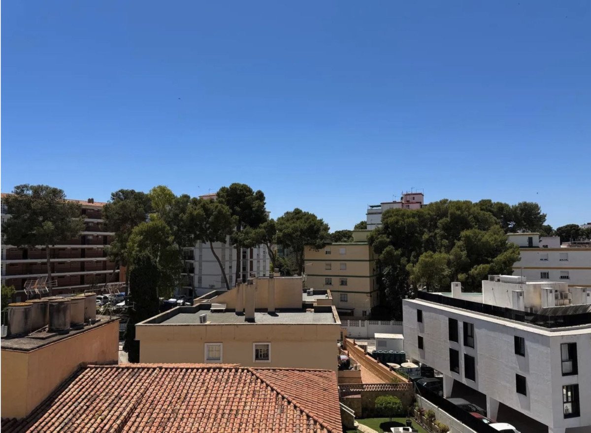 1 Bed شقة في الطابق الأوسط in Torremolinos في Torremolinos, 