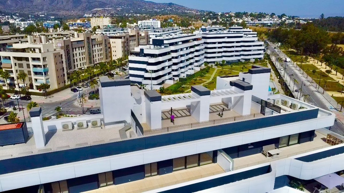 2 Bed شقة في الطابق الأوسط in Torremolinos في Torremolinos, 