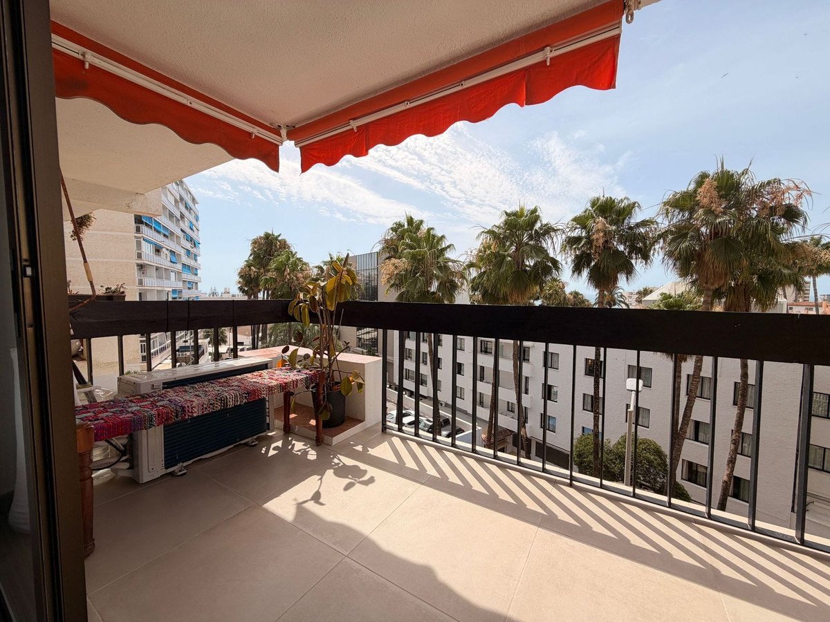 2 Bed شقة في الطابق الأوسط in Torremolinos في Torremolinos, شقة