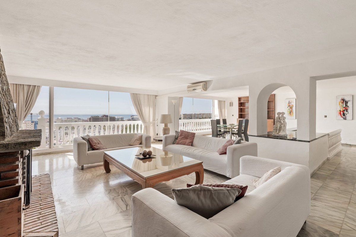 2 Bed Duplex in Torremolinos في Torremolinos, دوبلكس