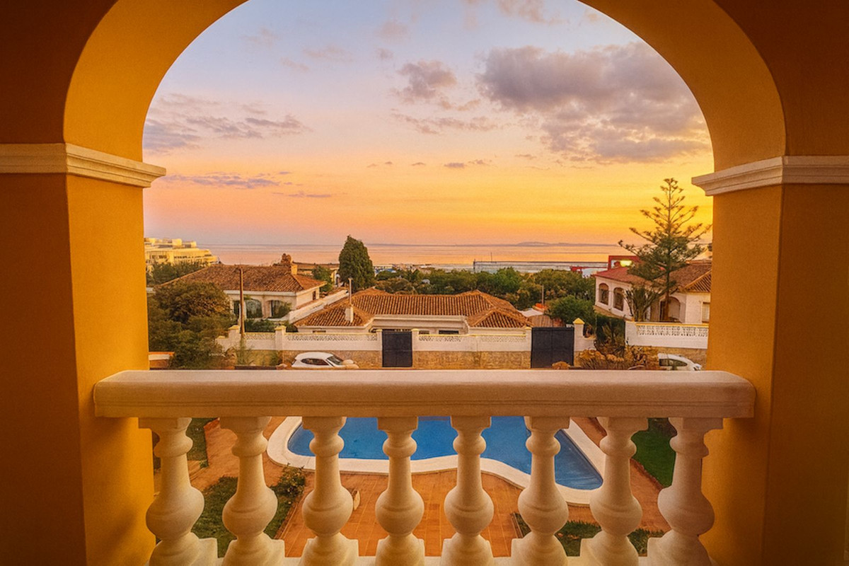 3 Bed Отдельно стоящая вилла in Torremolinos в Torremolinos, Отдельная вилла