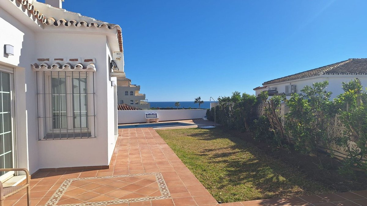 3 Bed Bungalow in El Chaparral في El Chaparral, فيلا/بنغالو