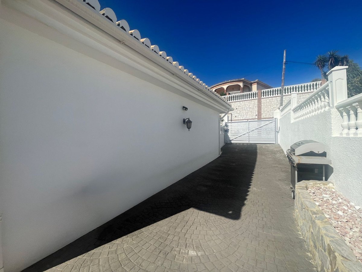 4 Bed Detached Villa in El Chaparral in El Chaparral — Detached Villa