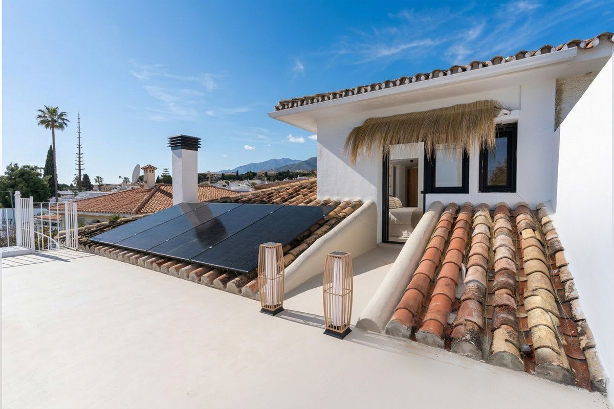 5 Bed Detached Villa in El Pinillo in El Pinillo, Detached Villa