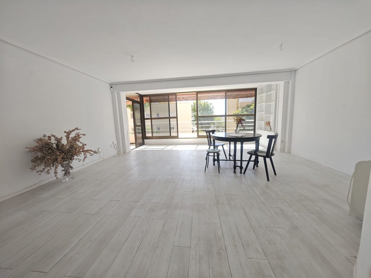3 Bed Middle Floor Apartment in La Carihuela in La Carihuela, Apartment
