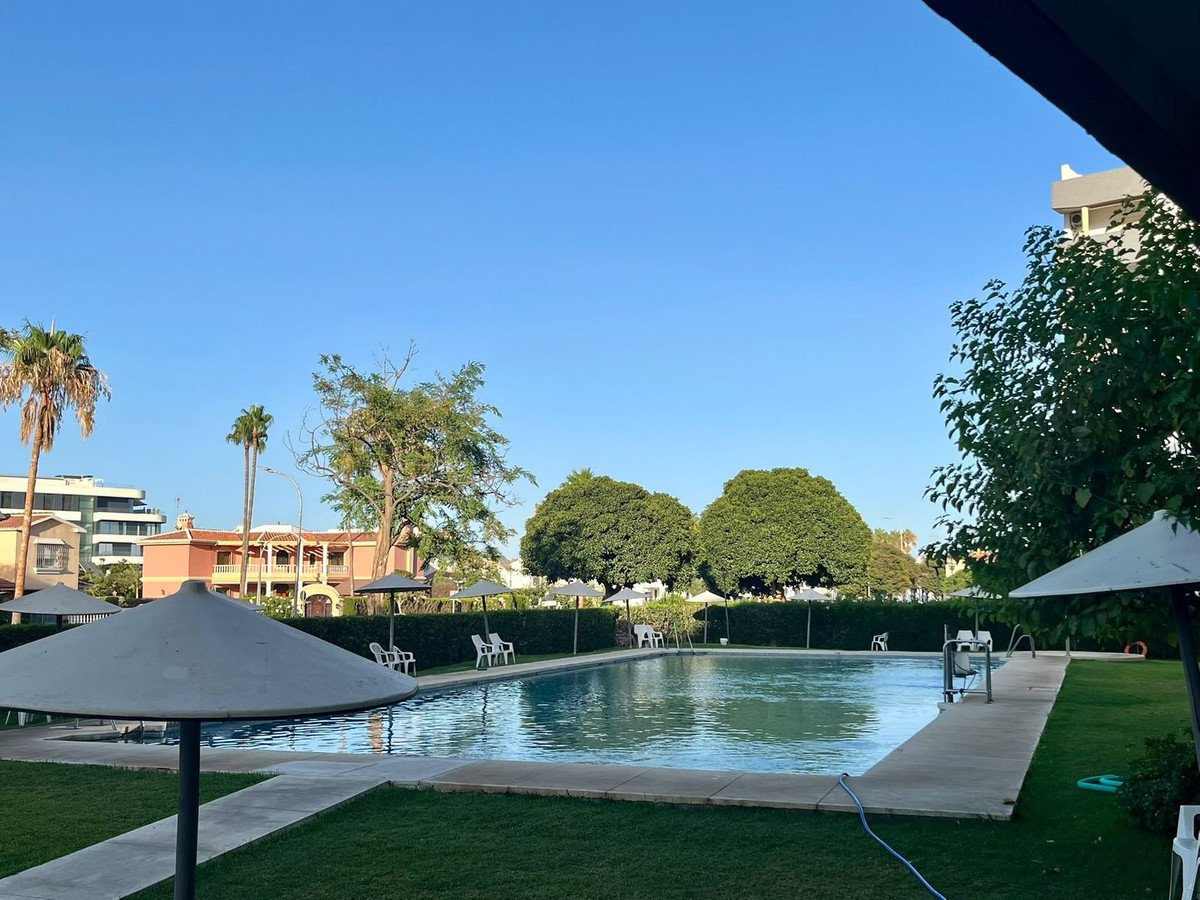 2 Bed Middle Floor Apartment in Los Alamos in Los Alamos, Apartment
