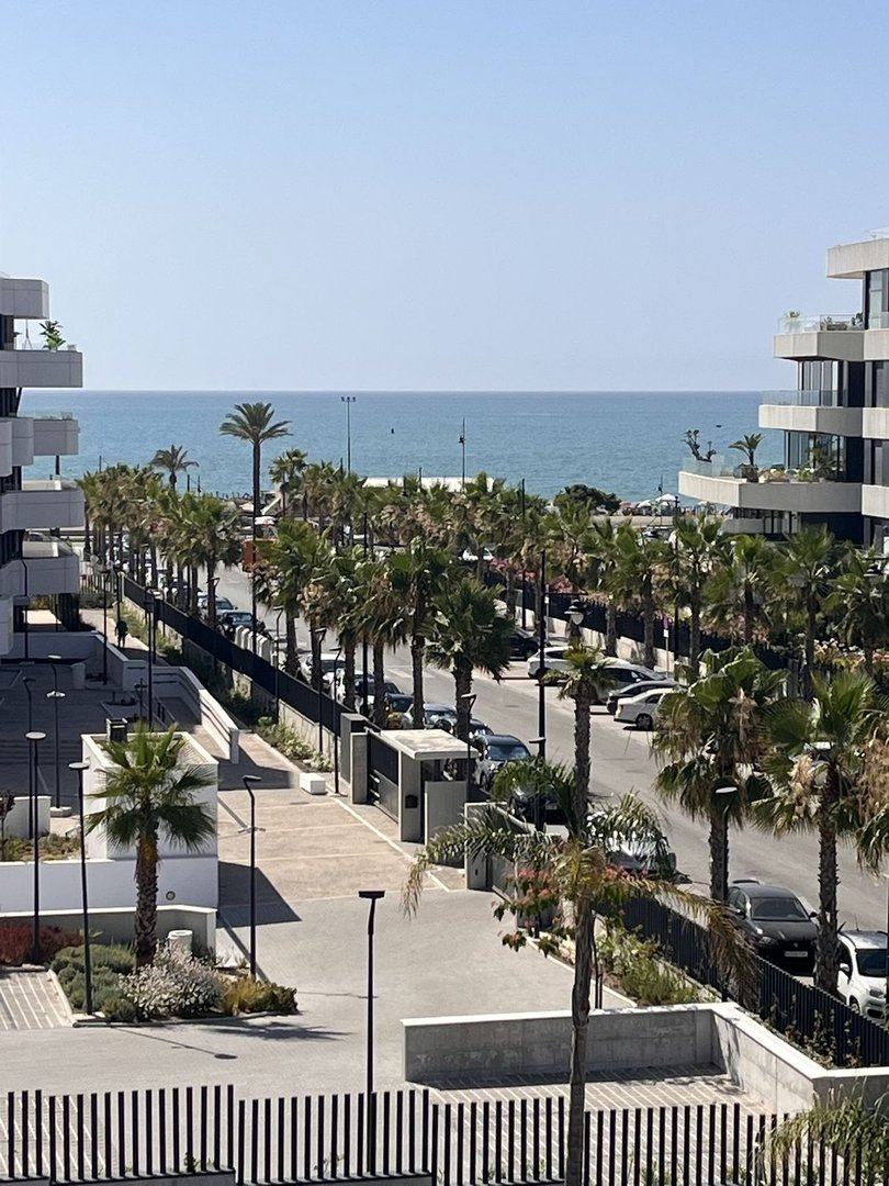 3 Bed Middle Floor Apartment in Los Alamos in Los Alamos, Apartment