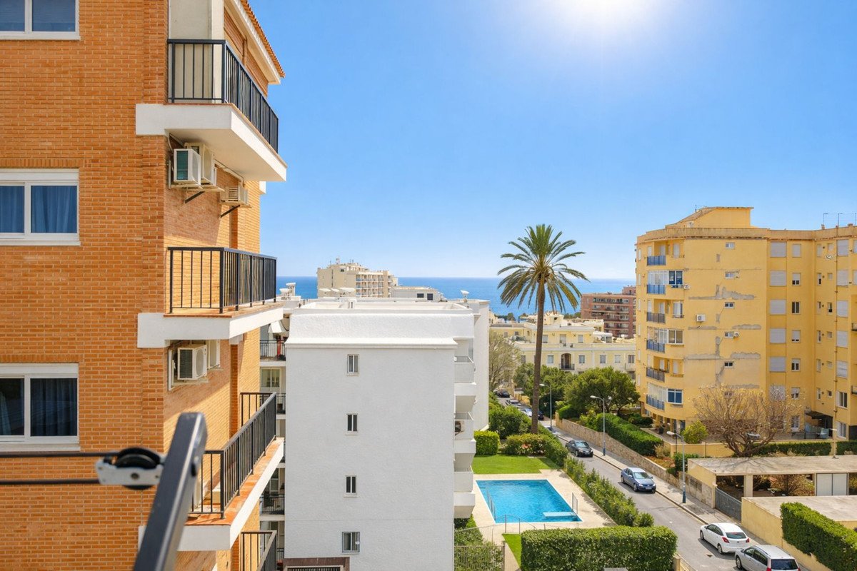 3 Bed شقة في الطابق الأوسط in Torremolinos Centro في Torremolinos Centro, 