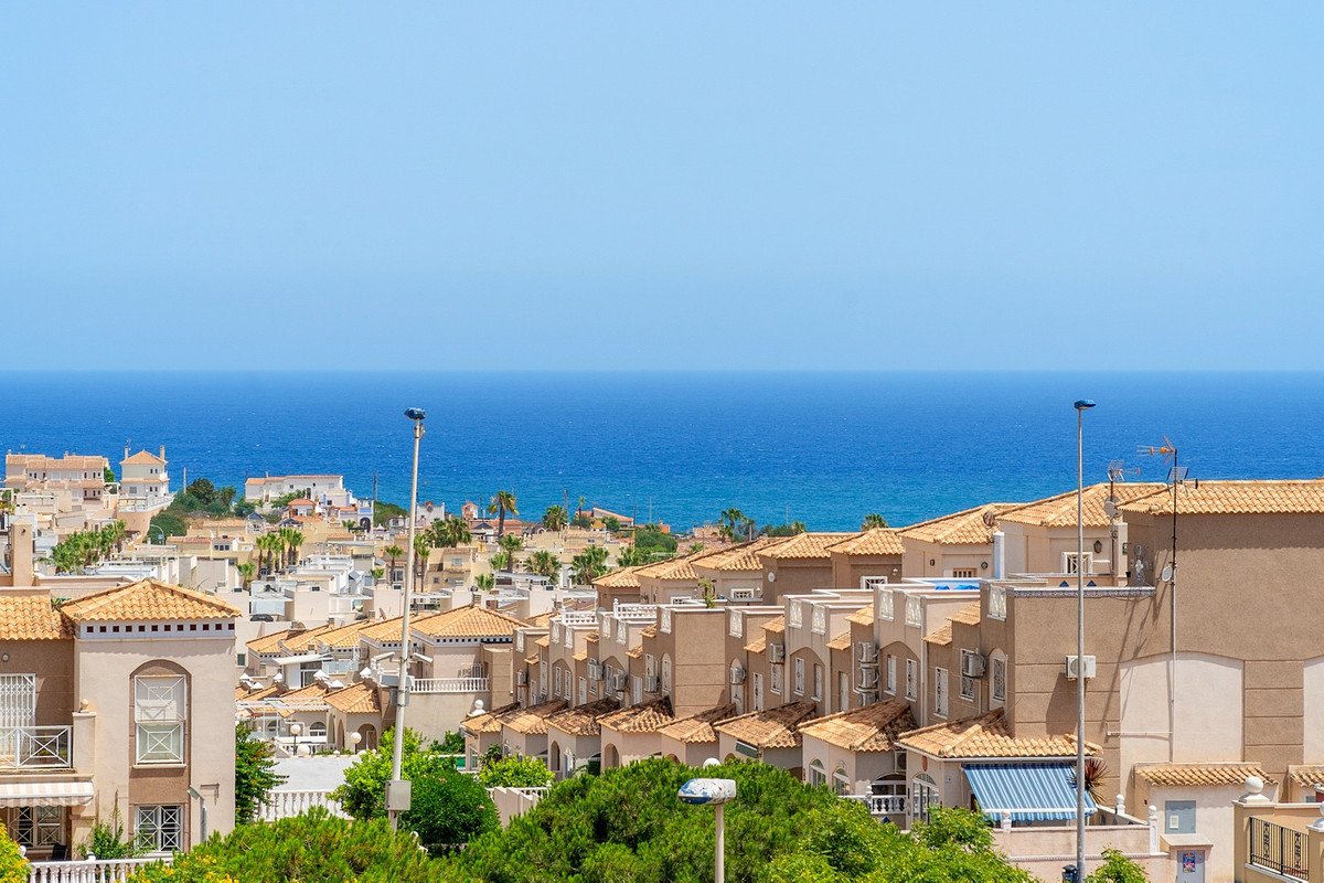 2 Bed شقة في الطابق الأرضي in Torrevieja في Torrevieja, شقة