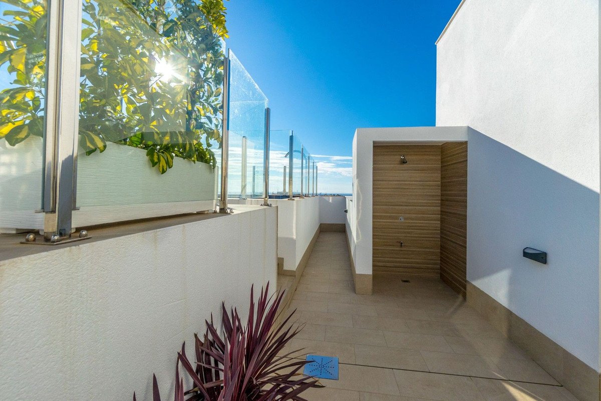 2 Bed Middle Floor Apartment in Torrevieja in Torrevieja, Apartment