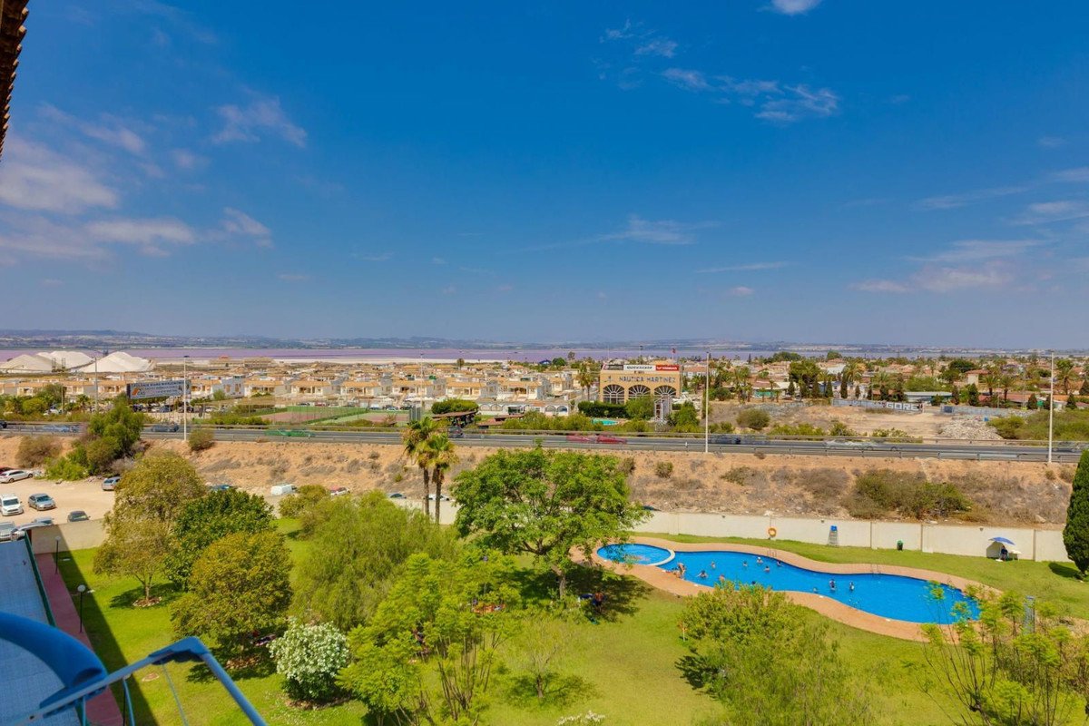 2 Bed Middle Floor Apartment in Torrevieja in Torrevieja, Apartment