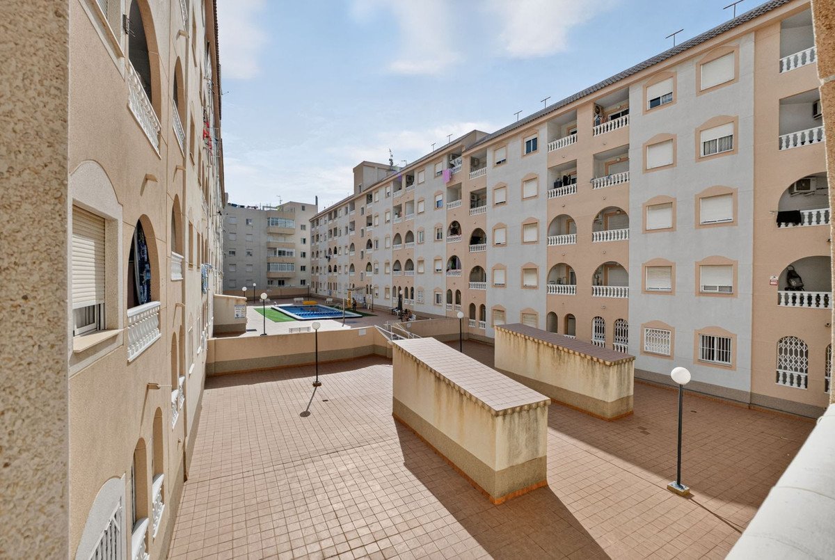 2 Bed Middle Floor Apartment in Torrevieja in Torrevieja, Apartment