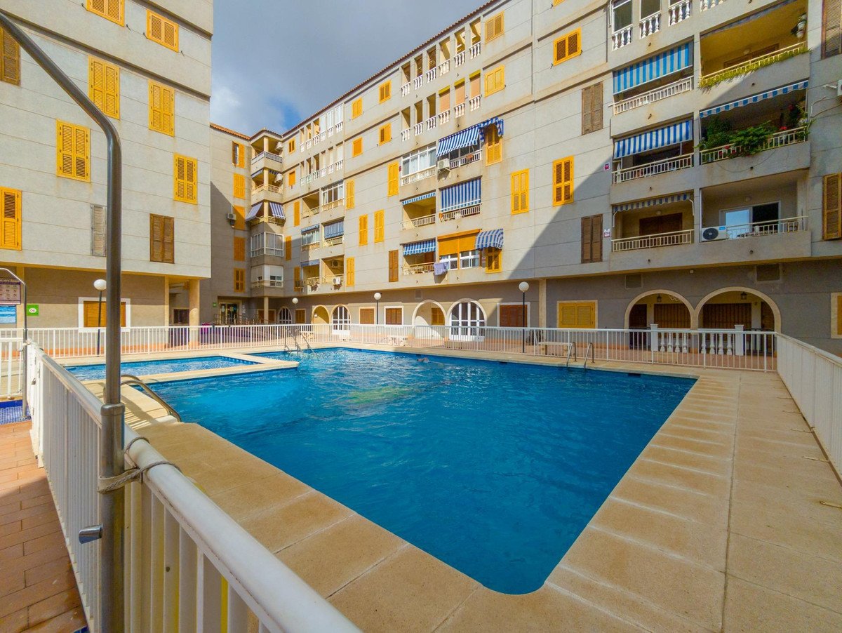 2 Bed Middle Floor Apartment in Torrevieja in Torrevieja, Apartment