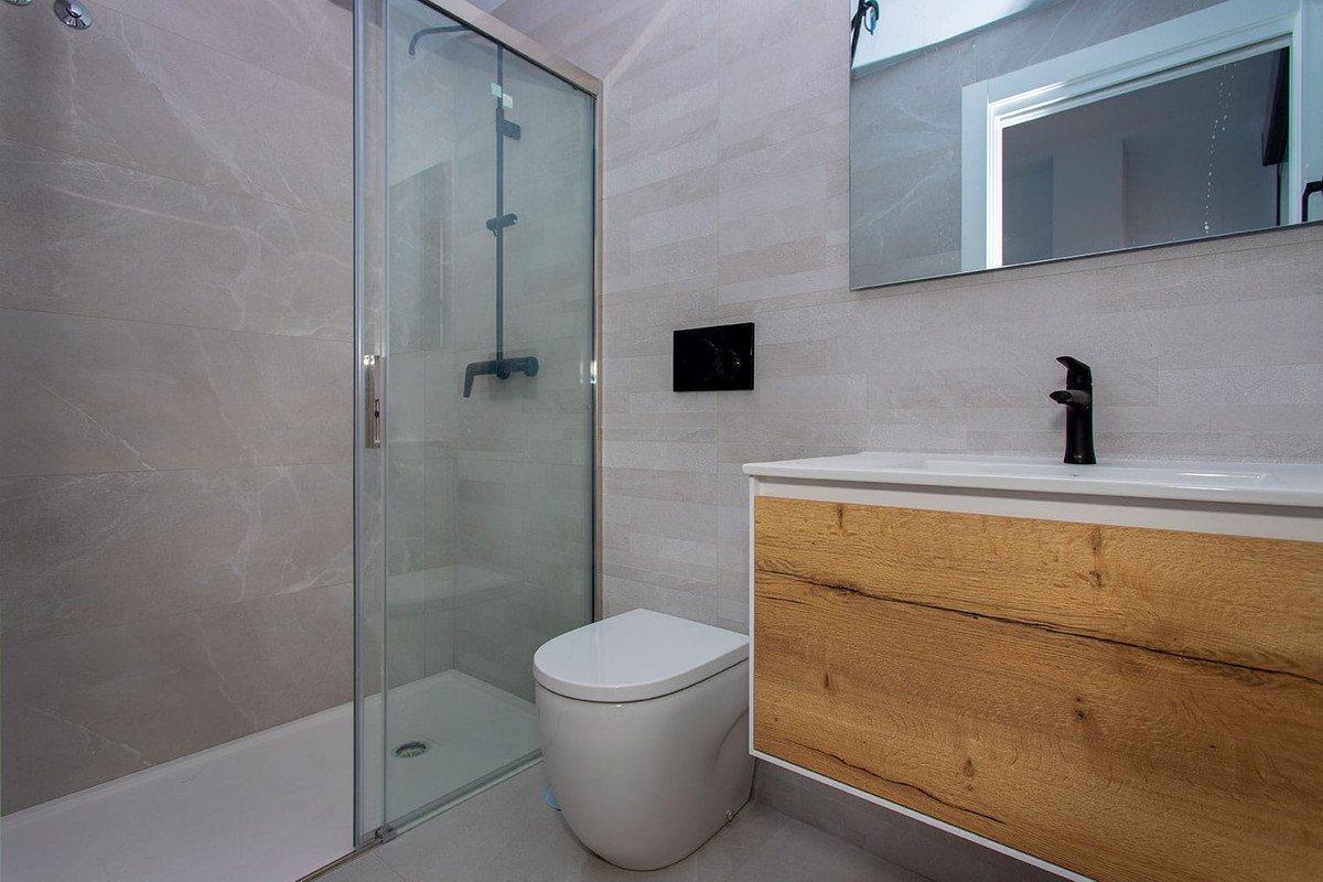 2 Bed Middle Floor Apartment in Torrevieja in Torrevieja — Apartment