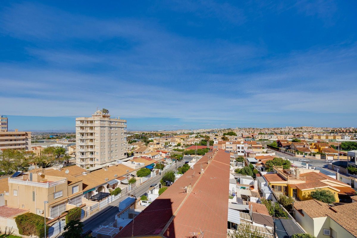 2 Bed Middle Floor Apartment in Torrevieja in Torrevieja, Apartment
