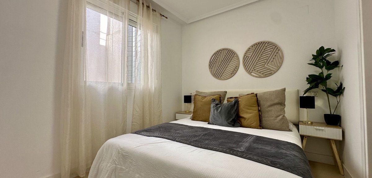 3 Bed Middle Floor Apartment in Torrevieja in Torrevieja — Apartment