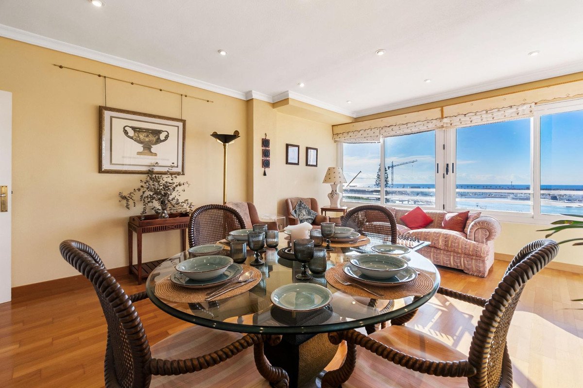 4 Bed Middle Floor Apartment in Torrevieja in Torrevieja, Apartment