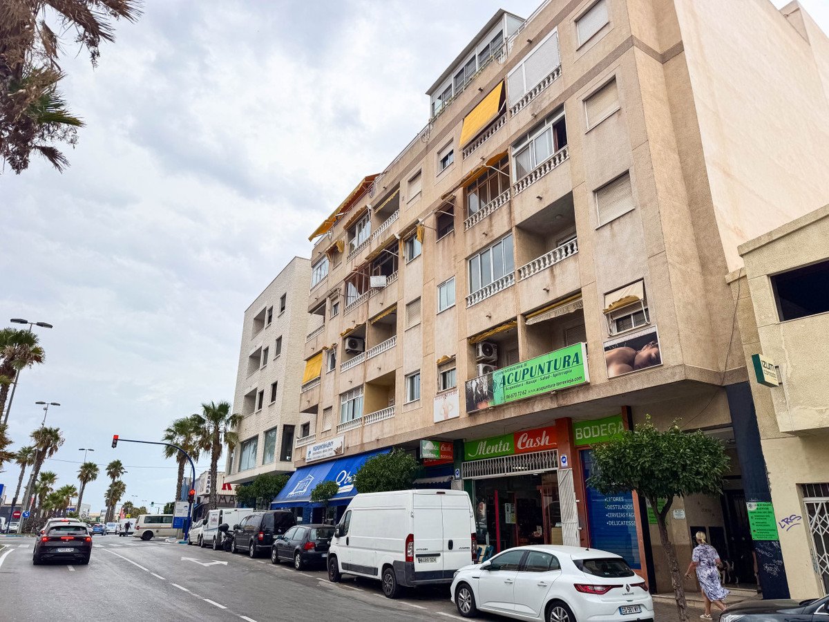 4 Bed Middle Floor Apartment in Torrevieja in Torrevieja, Apartment