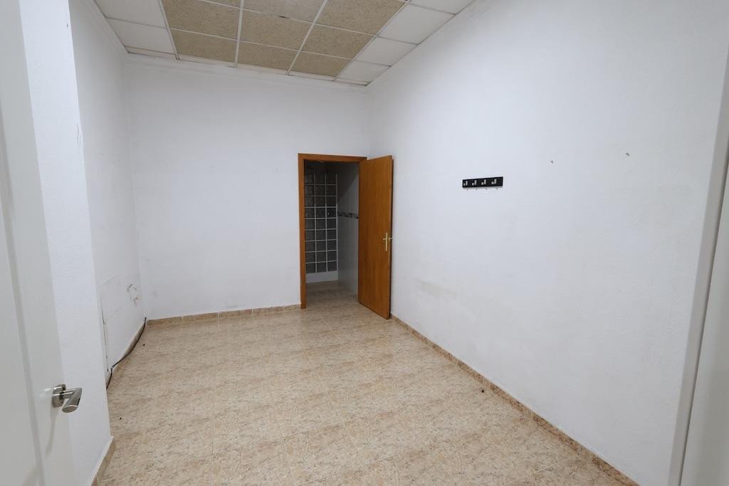 1 Bed Commercial Premises in Torrevieja in Torrevieja, Commercial Premises