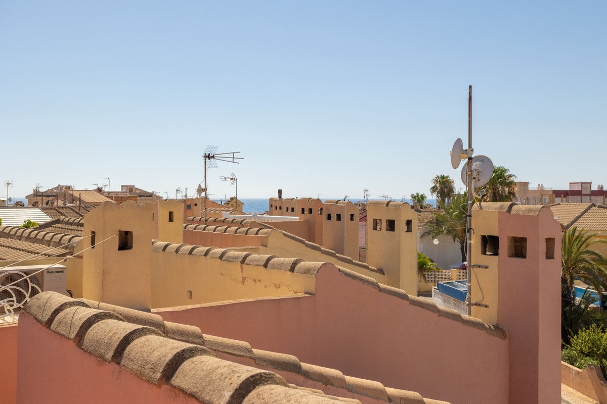 2 Bed Rijtjeshuis in Torrevieja in Torrevieja, 