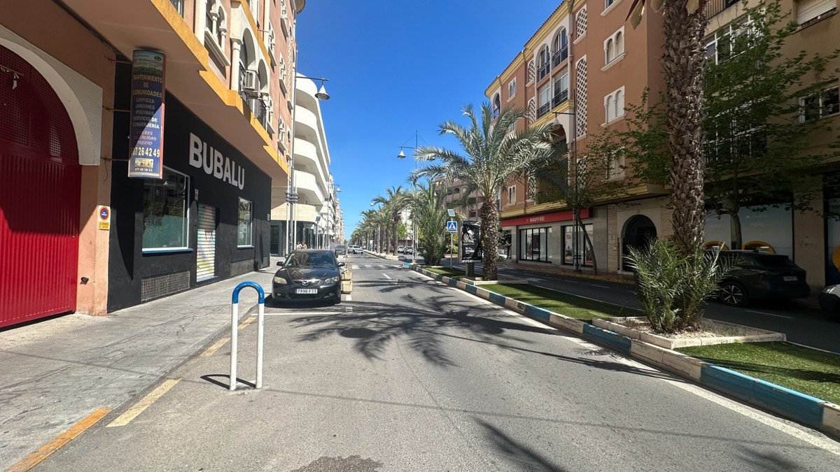 2 Bed Middle Floor Apartment in Torrevieja in Torrevieja, 