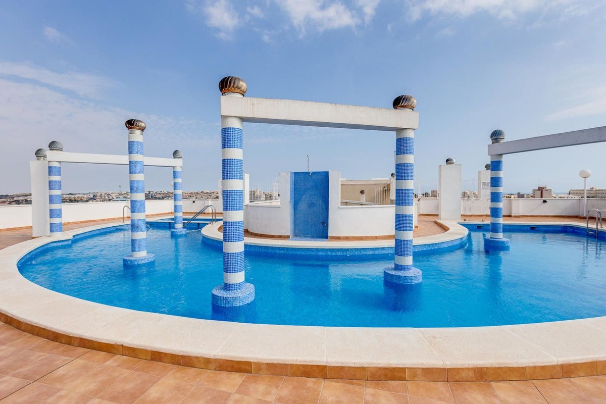 2 Bed Mellemste etage lejlighed in Torrevieja