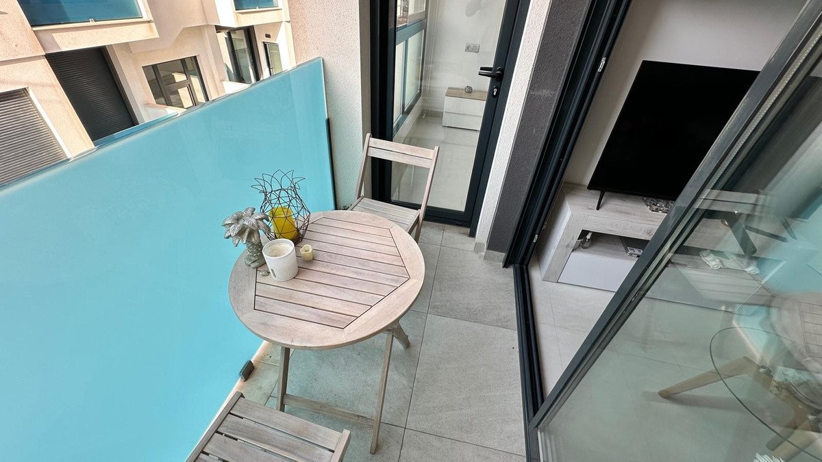 2 Bed मध्य मंजिल अपार्टमेंट in Torrevieja में Torrevieja, अपार्टमेंट