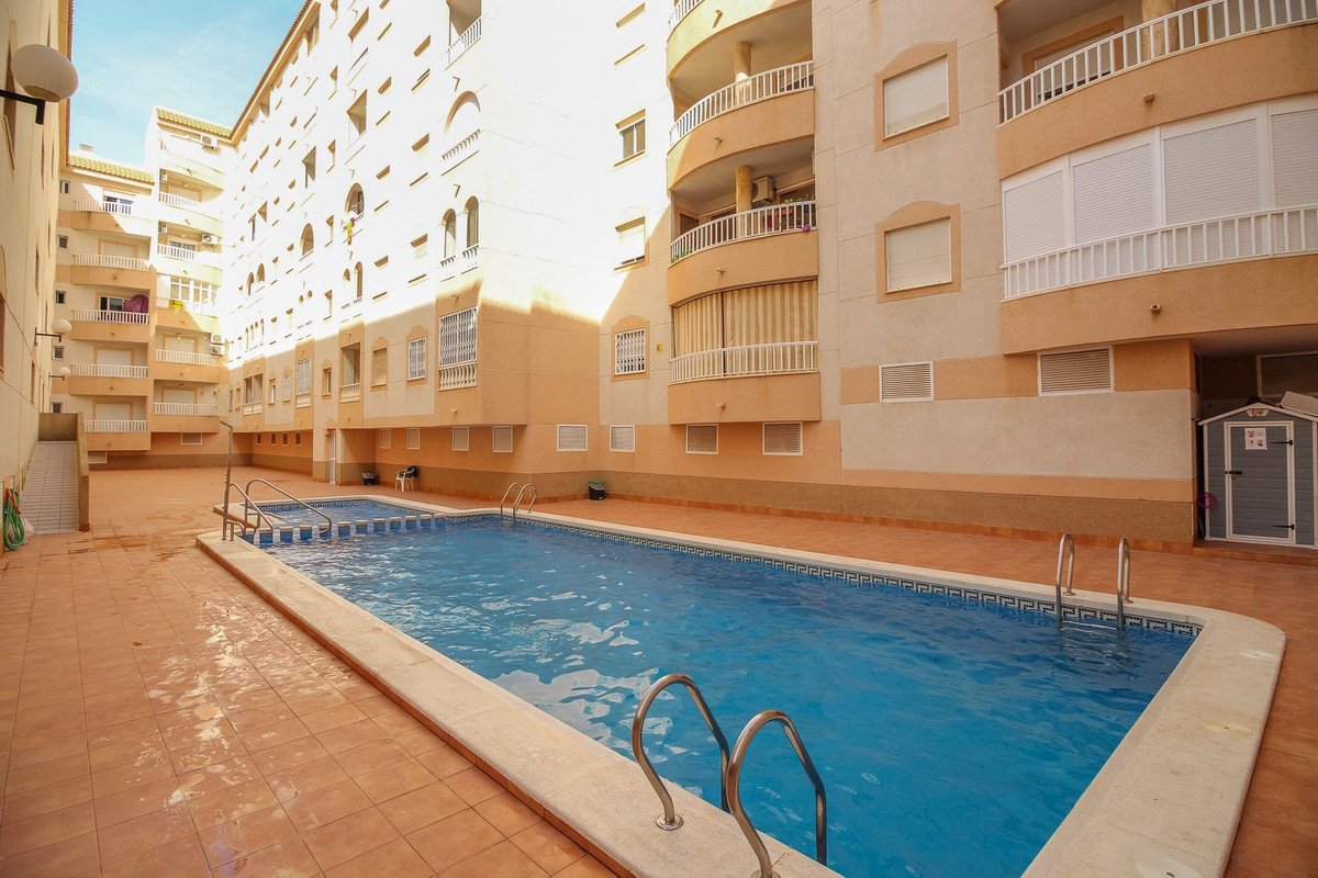 2 Bed Tussenverdieping Appartement in Torrevieja in Torrevieja, Appartement