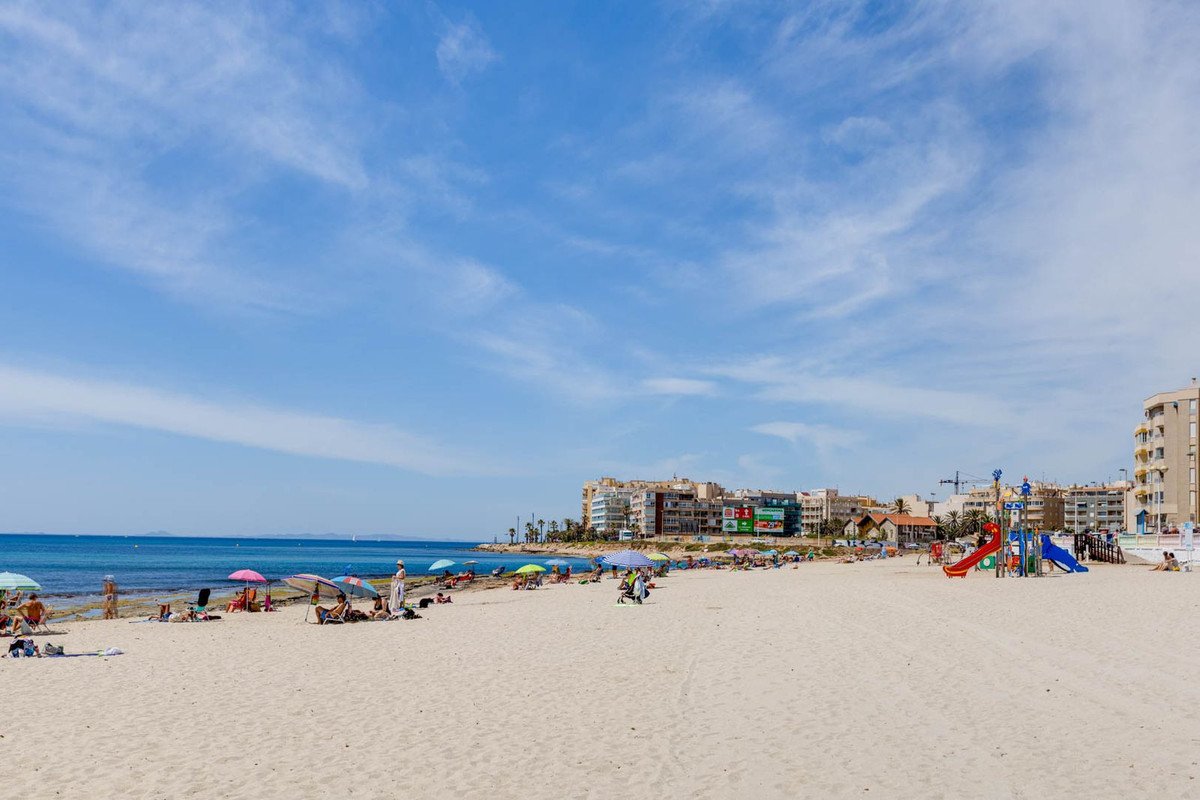 2 Bed شقة في الطابق العلوي in Torrevieja في Torrevieja, 