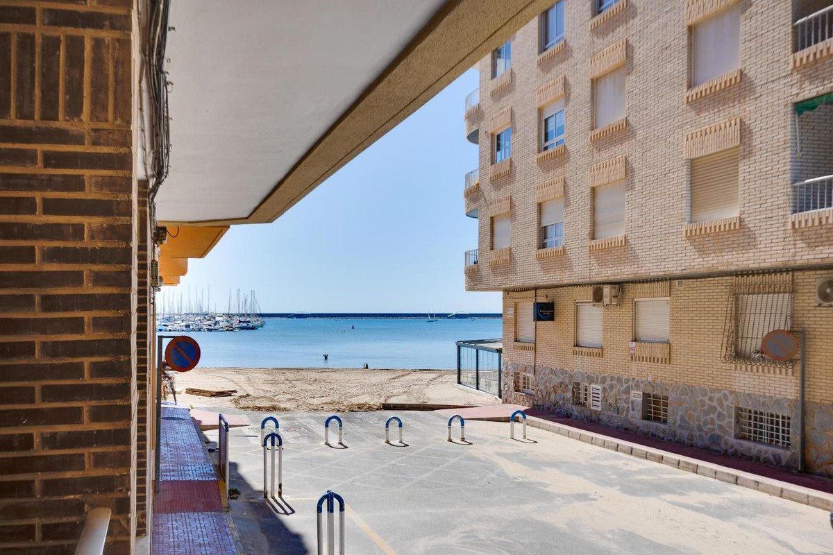 2 Bed Middle Floor Apartment in Torrevieja
