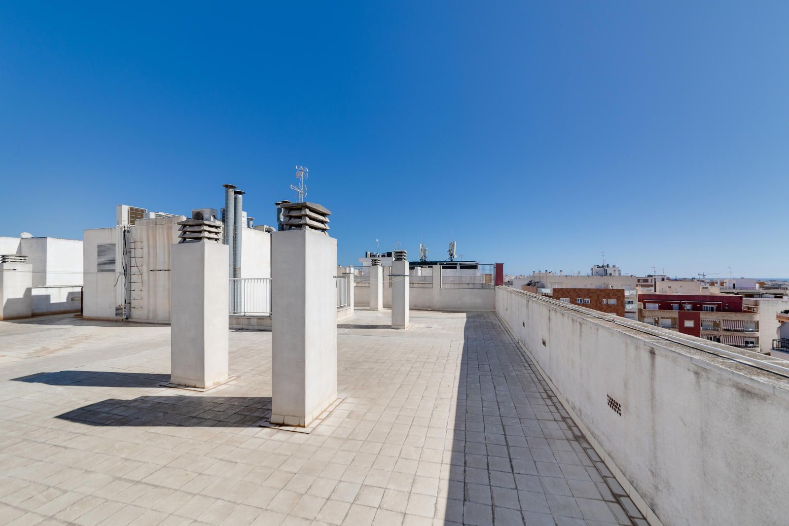 3 Bed شقة في الطابق الأوسط in Torrevieja في Torrevieja, شقة