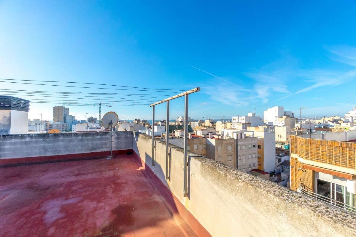 3 Bed Stanovanje v srednjem nadstropju in Torrevieja v Torrevieja, 
