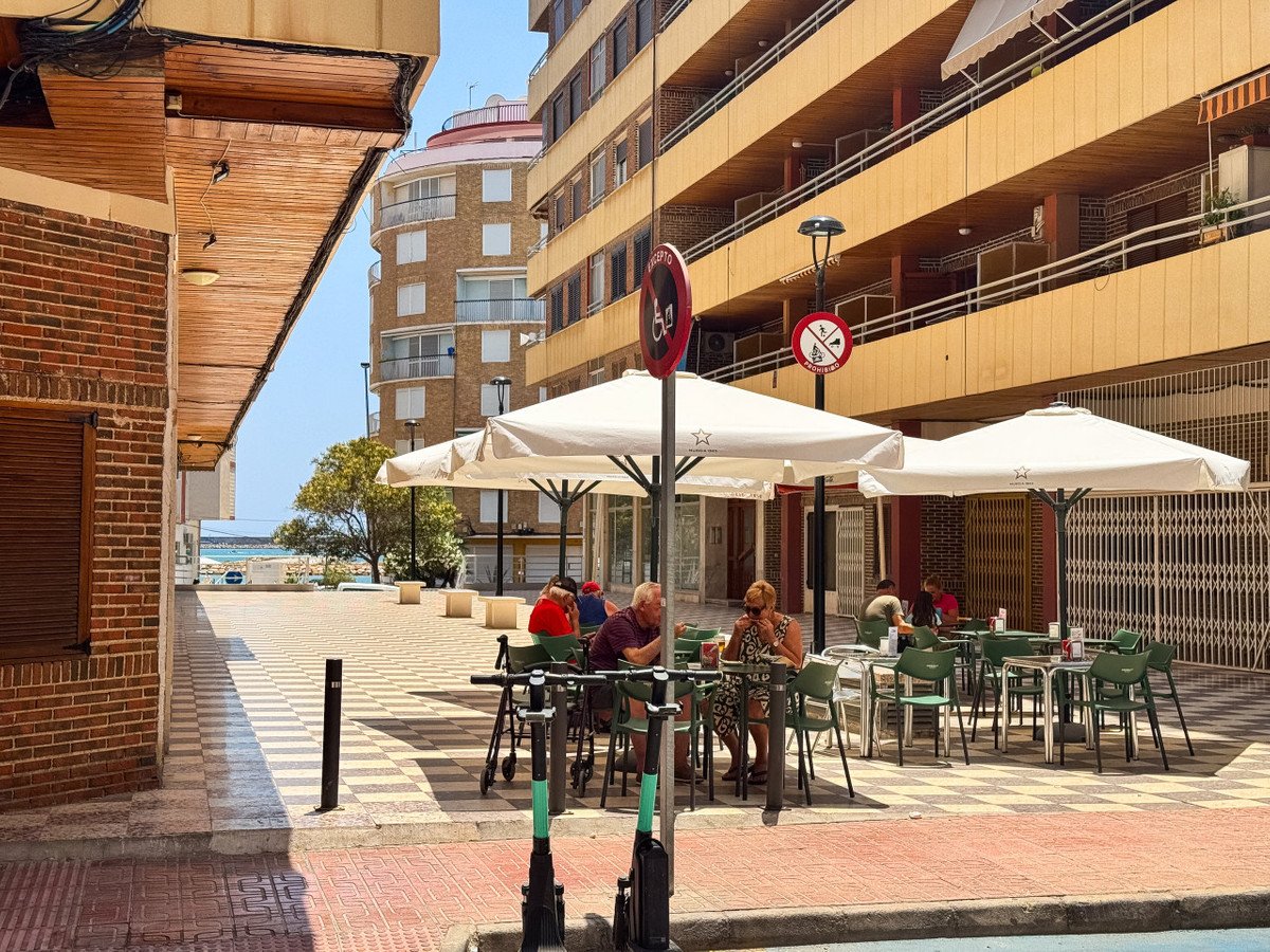 3 Bed شقة في الطابق الأرضي in Torrevieja في Torrevieja, شقة